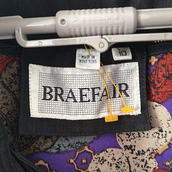 Fantastic vintage black trench coat with removable inner jacket. - Picture 5 of 11